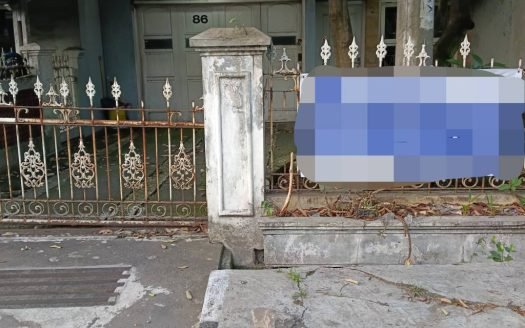 Rumah Samping Jalan Raya Cocok Untuk Usaha di Antapani