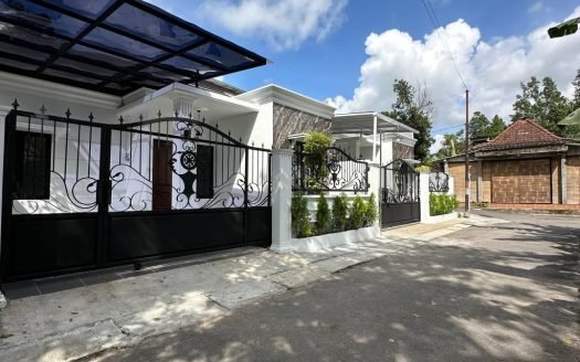 Rumah Cantik Klasik Modern dekat Universitas AISYAH Yogyakarta (UNISA)