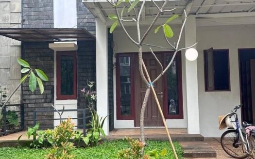 Dijual cepat rumah Raffles hadap Taman