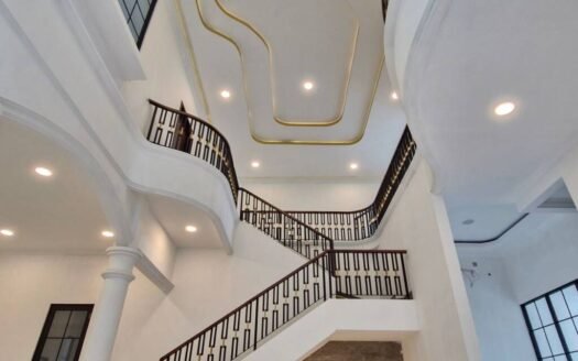 DIJUAL RUMAH MEWAH SIAP HUNI DI TOMANG