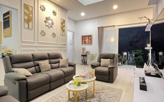 TURUN HARGA DIJUAL RUMAH MEWAH DAN MODERN DI KAWASAN ELIT KOTA WISATA CIBUBUR