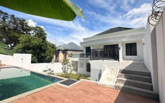 Rumah Luxury di Sentul City dengan kolam renang