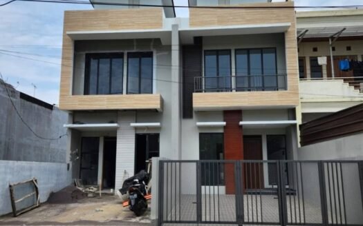 Dijual rumah baru siap huni komplek istana mekarwangi cibaduyut bandung