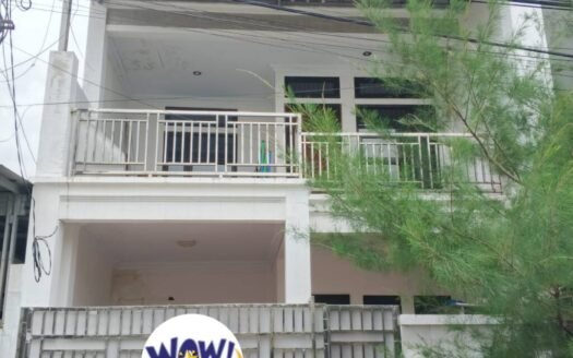Dijual Rumah dengan Area Bebas Banjir di Taman Harapan Baru Bekasi