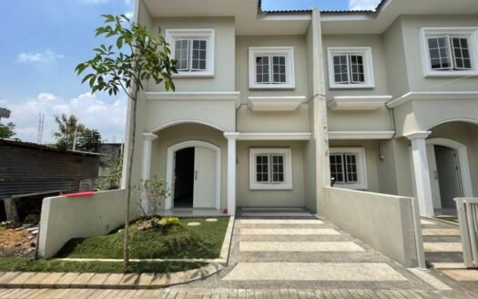 Di Jual Rumah 2 Lantai Semi Villa Di Pandaan!