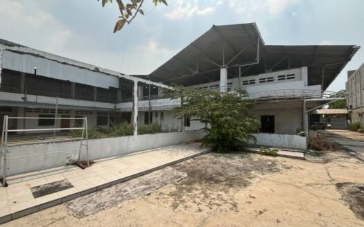 dijual ex-gudang murah di nol jl raya usman sadar GRESIK