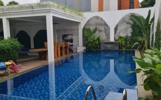 Dijual Rumah mewah dgn kolam renang di Jatiwarna, Kota Bekasi