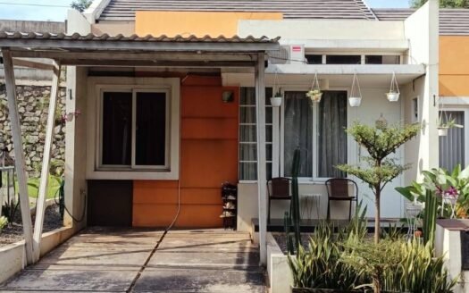 Dijual rumah cantik view taman siap huni di Cibubur Country, Cikeas, Bogor