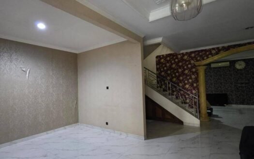 Dijual Cepat Rumah Area Bebas Banjir di Boulevard Hijau Harapan Indah