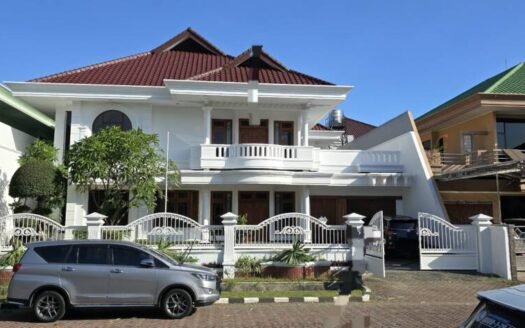 Dijual / Disewakan Rumah TAMAN HUNIAN SATELIT dekat LAPANGAN TENNIS