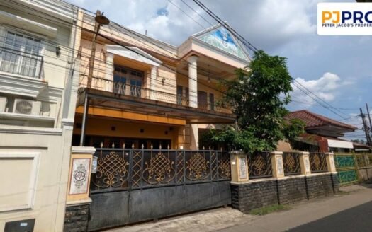 Dijual Rumah Mewah 3 Lantai Furnished di Jatiwaringin Bekasi