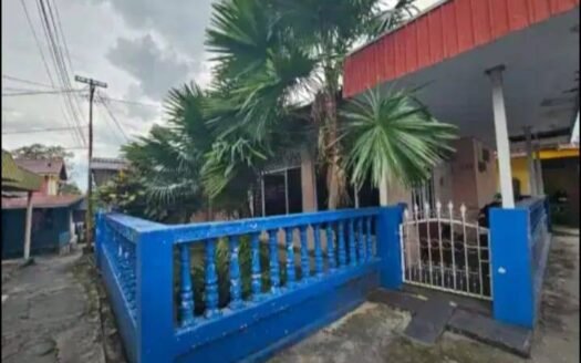 Jual sepaket rumah besar dan kontrakan 2 pintu