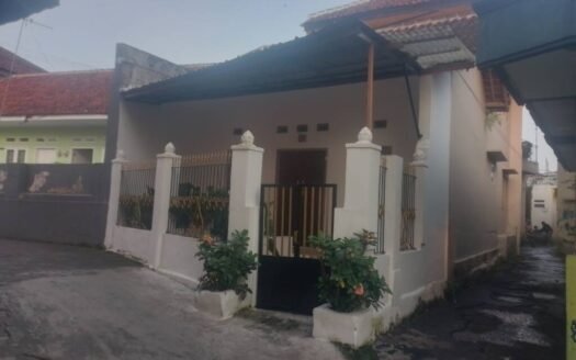 Disewakan rumah 2 lantai di pusat kota
