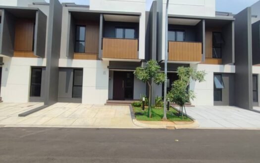 Dijual Rumah Terenovasi Di Summarecon Crown Gading Cluster Regia
