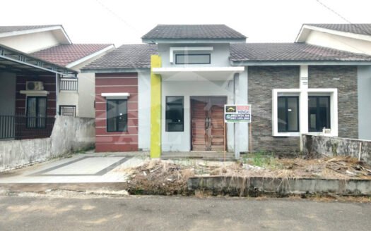 Jarang Ada! Rumah Komplek Harga Nego, Punya Halaman Belakang Luas