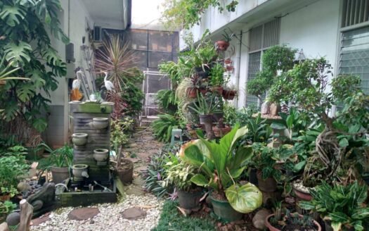 Dijual Bu!!! Rumah Keluarga Besar + Usaha Kost (15 Pintu), Satu Halaman Beda Bangunan