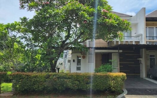 Rumah 2 Lantai Di Kota Wisata, Cibubur Samping Taman