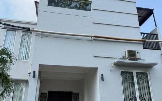 Dijual Rumah Hook Full Furnished Cibubur Country